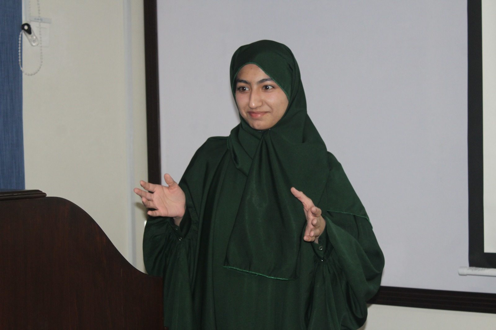 A student presenting their team's hackathon project.